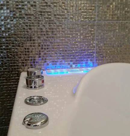 Crystal Hotel 3*
